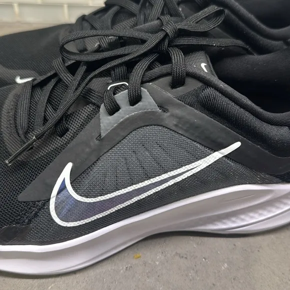 Nike Quest 5 tennis shoes. Women’s 8.5.