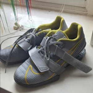Nike Romaleo 2 weightlifting shoes