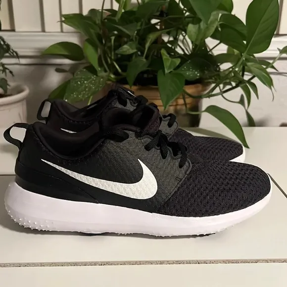 Nike Rosche Run Golf Shoes Men’s Size 7Y