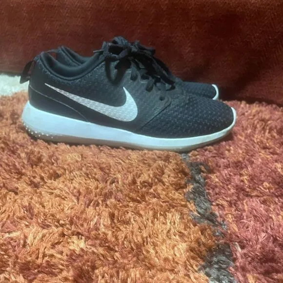 nike roshe golf shoes, black and white men’s size 7.5