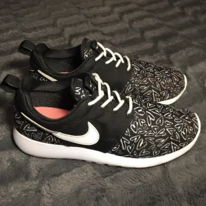 Nike Roshe Run Print GS Black Heart Design Shoes