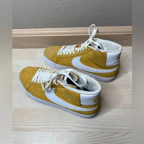 Nike SB Zoom Blazer Mid University Gold Sneakers 864349-700 Men’s Shoes Size 9