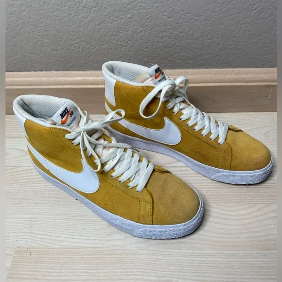 Nike SB Zoom Blazer Mid University Gold Sneakers 864349-700 Men’s Shoes Size 9