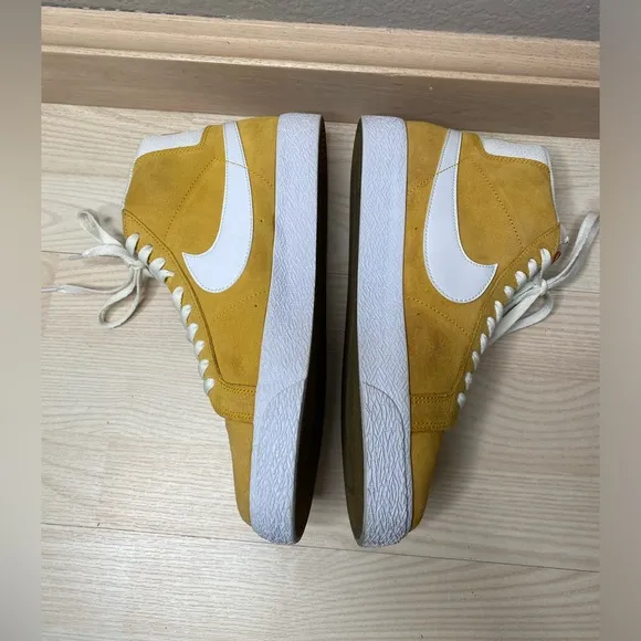 Nike SB Zoom Blazer Mid University Gold Sneakers 864349-700 Men’s Shoes Size 9