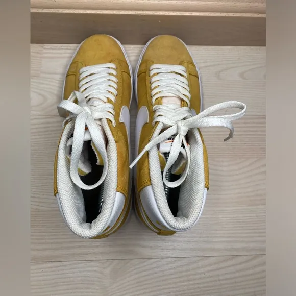 Nike SB Zoom Blazer Mid University Gold Sneakers 864349-700 Men’s Shoes Size 9