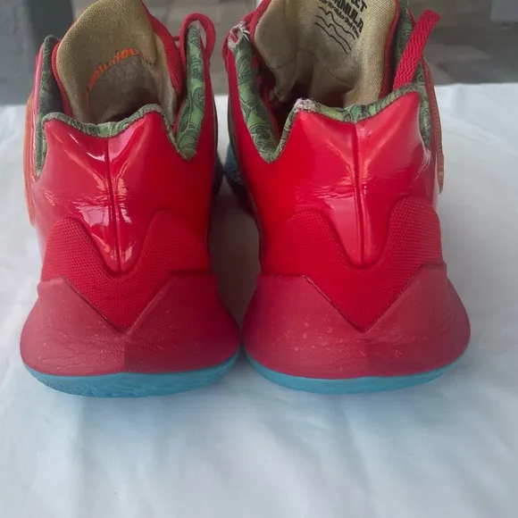 Nike Shoes Men’s Kyrie Low Mr. Krabs, Preowned Size 12