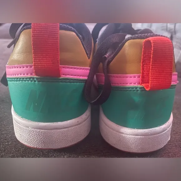 NIKE Sneakers Women's and Youth Size/Unisex