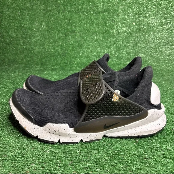 Nike Sock Dart SE Premium Black White Oreo Men’s Size 12 Sneaker Shoes