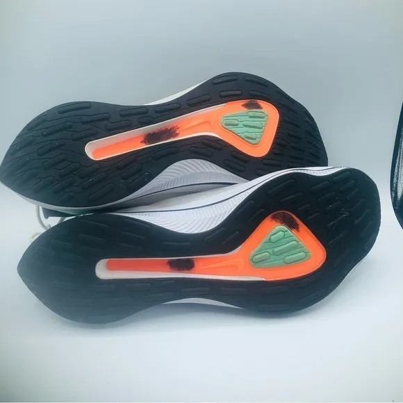 Nike Unisex Exp-X14 QS Running Shoe Size 10.5