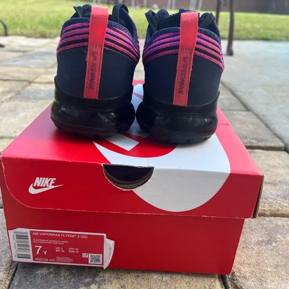Nike VaporMax Flyknit Shoes - Pink and Blue
