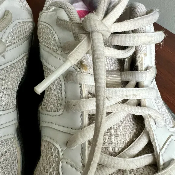 Nike | white Reax Run 5 athletic shoes - 9.5