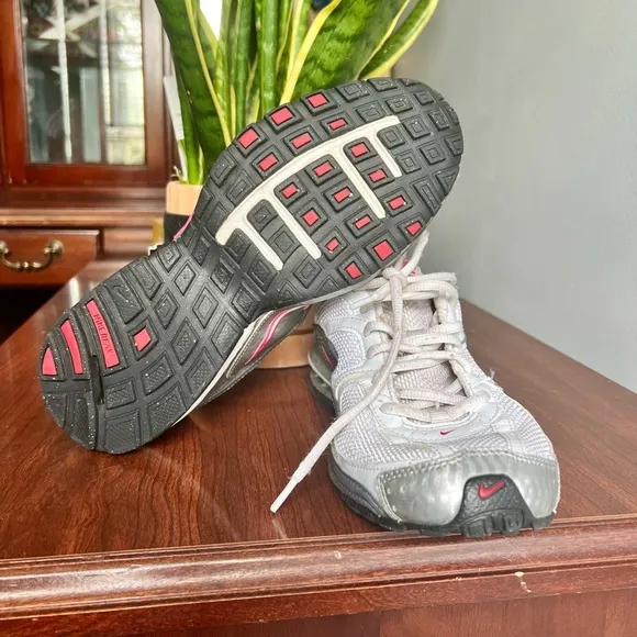 Nike | white Reax Run 5 athletic shoes - 9.5