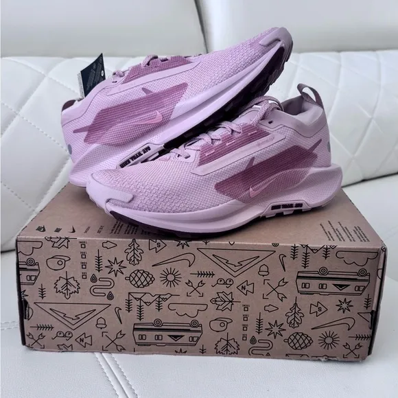 Nike Women’s 10 Pegasus Trail 5 GTX / New.