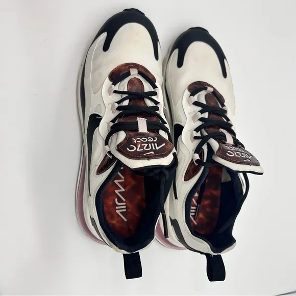 Nike women’s air max 270 react sneaker shoes, size 10.5 preowned