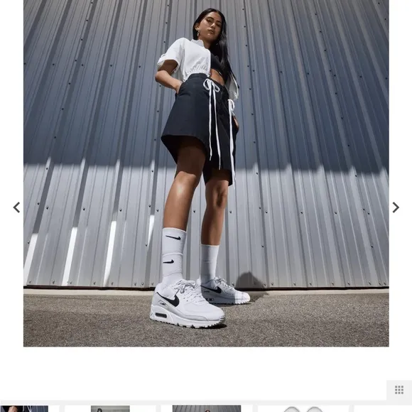 Nike Women’s Air Max 90 Shoes. 8.5