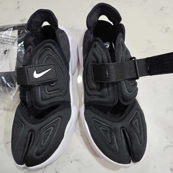 Nike Women’s Aqua Rift Split Toes Shoes With Socks &quot;Black/White&quot; AQ4797-002 New