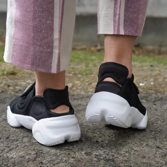 Nike Women’s Aqua Rift Split Toes Shoes With Socks &quot;Black/White&quot; AQ4797-002 New
