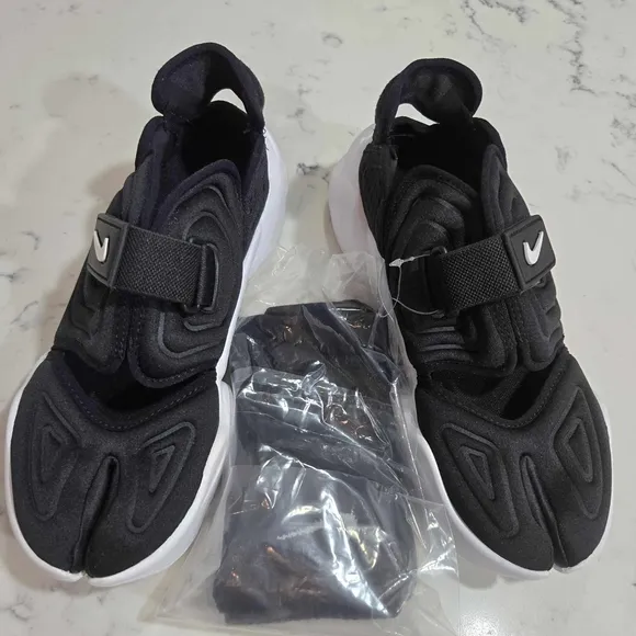 Nike Women’s Aqua Rift Split Toes Shoes With Socks &quot;Black/White&quot; AQ4797-002 New