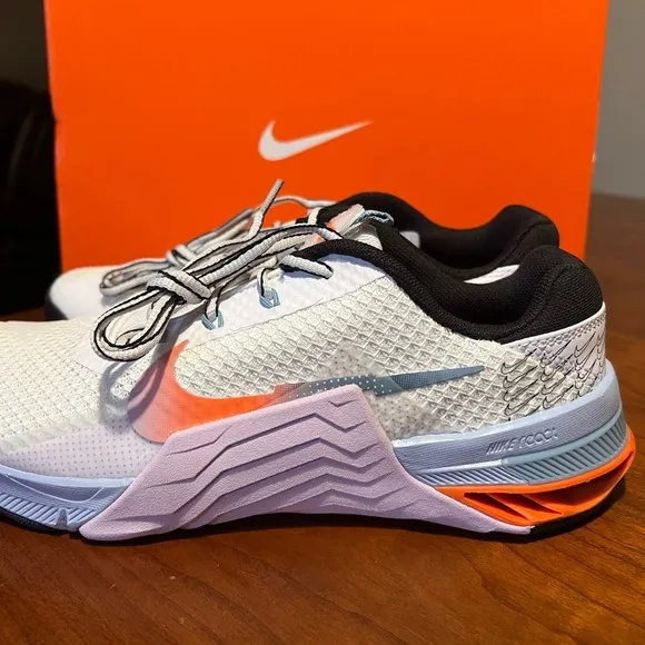 Nike Women’s Metcon 7 Premium DM0335-155 brand new $140
