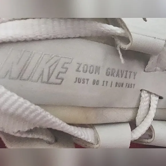 NIKE ZOOM GRAVITY - Running shoes, platinum tint, size 7.5