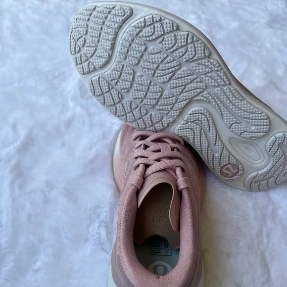 NIP Women’s Lululemon Blissfeel 2 Running Shoes