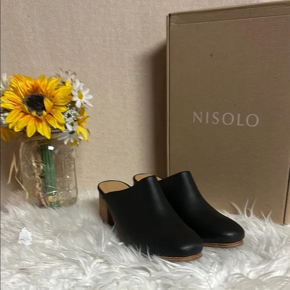 Nisolo Women’s Black Mules