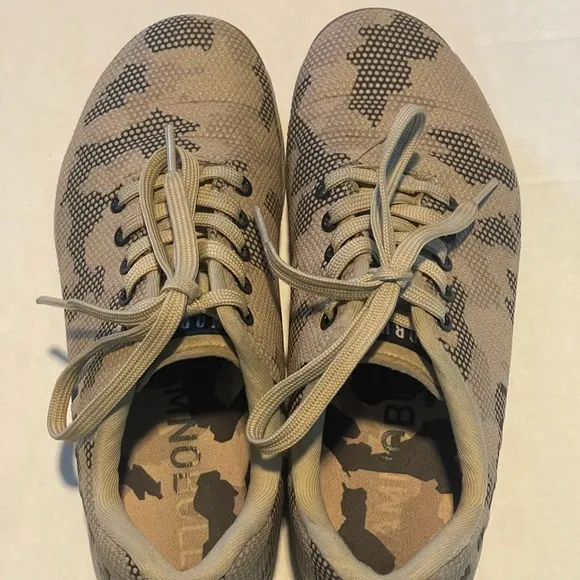 Nobull shoes women’s size 7.5‎ tan black pre-owned condition