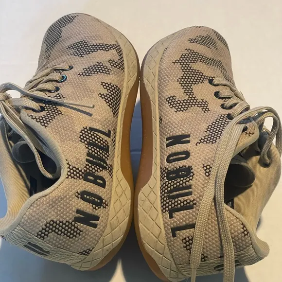 Nobull shoes women’s size 7.5‎ tan black pre-owned condition