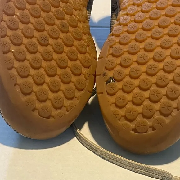 Nobull shoes women’s size 7.5‎ tan black pre-owned condition