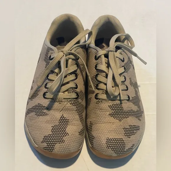 Nobull shoes women’s size 7.5‎ tan black pre-owned condition