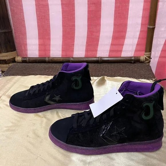 NWB Converse 1pc unisex black shoes