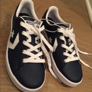 NWOB Converse All Stars Navy Blue &amp; White Shoes 3