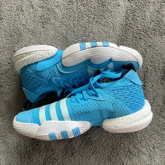 NWT Adidas Trae Young 2.0 Basketball Blue Shoes Size 8