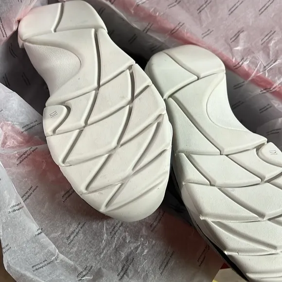 NWT Clearweather Aries RedF Shoes