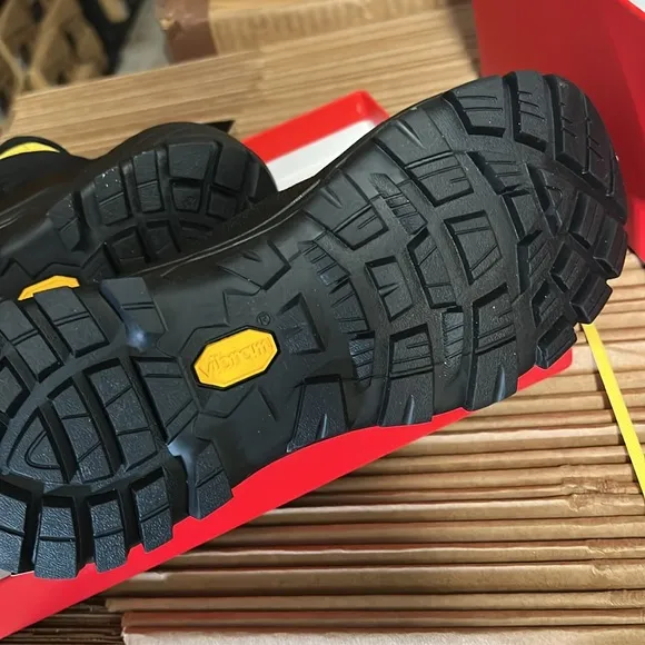 NWT Clearweather Tempo Vulcan Shoes