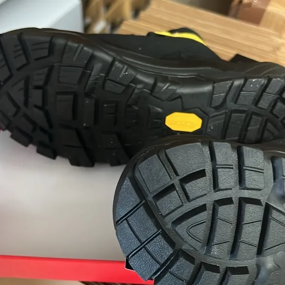 NWT Clearweather Tempo Vulcan Shoes