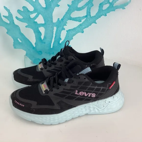 NWT LEVI’S Women’s Black and Blue trail running shoes Sz 6.5