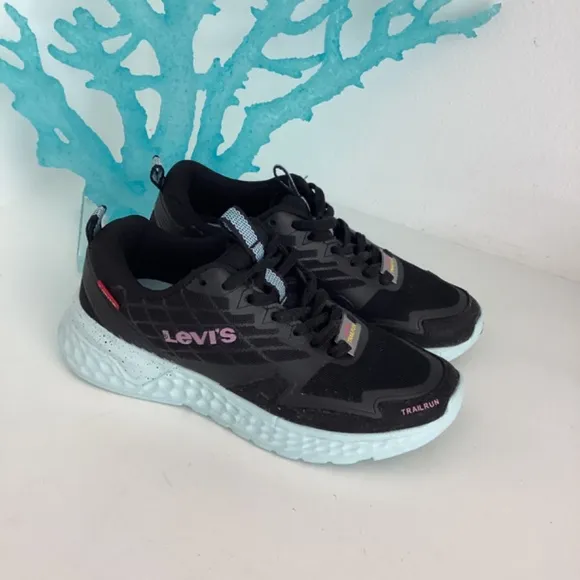 NWT LEVI’S Women’s Black and Blue trail running shoes Sz 6.5