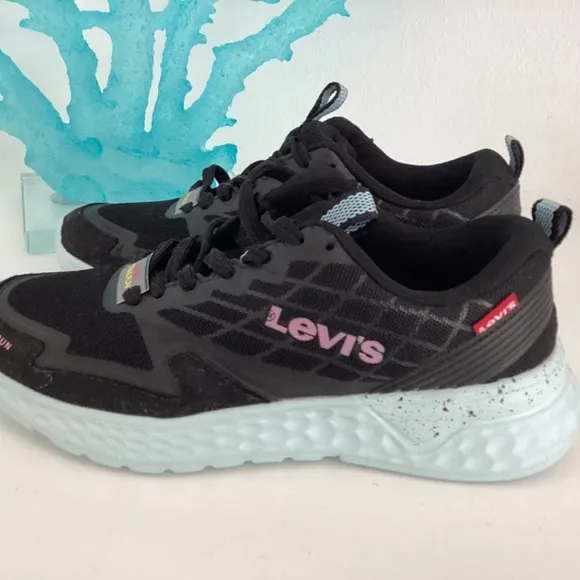 NWT LEVI’S Women’s Black and Blue trail running shoes Sz 6.5