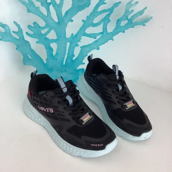NWT LEVI’S Women’s Black and Blue trail running shoes Sz 6.5