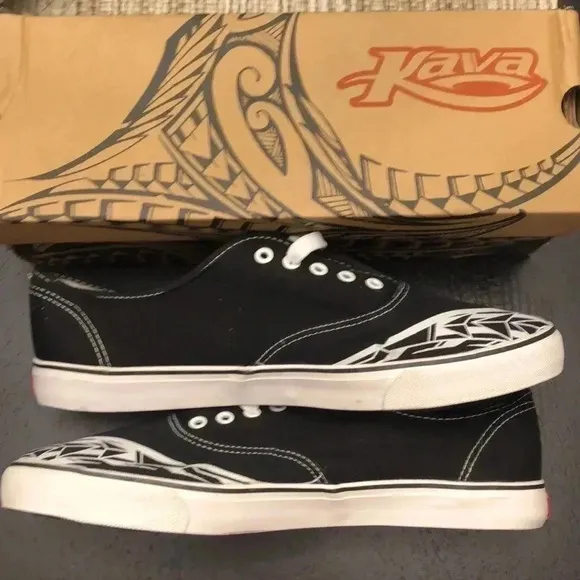 NWT Men’s KAVA Island/Tribal Print Shoes