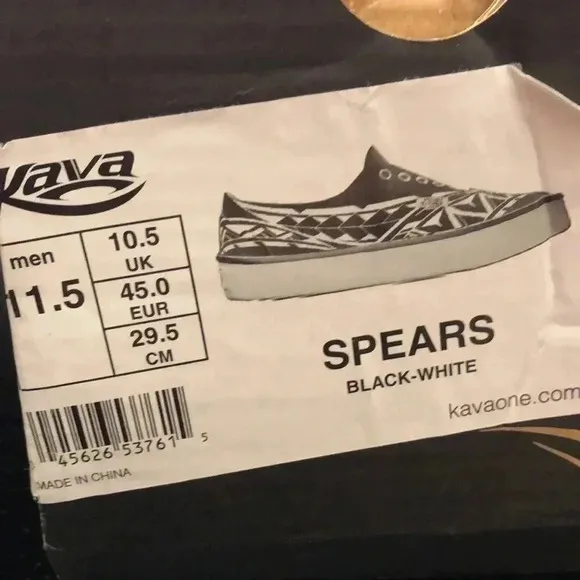 NWT Men’s KAVA Island/Tribal Print Shoes