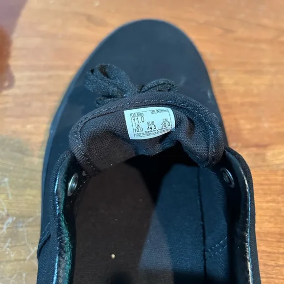 NWT men’s Vans Era black on black skate shoes Sneakers size 11