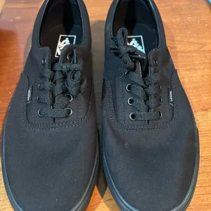 NWT men’s Vans Era black on black skate shoes Sneakers size 11