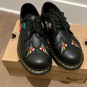 NWT NIB Dr. Martens Appliqué Patch Black Shoes