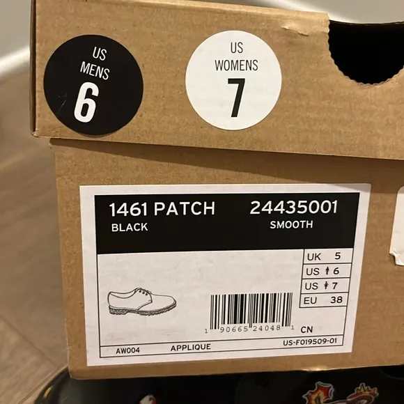 NWT NIB Dr. Martens Appliqué Patch Black Shoes