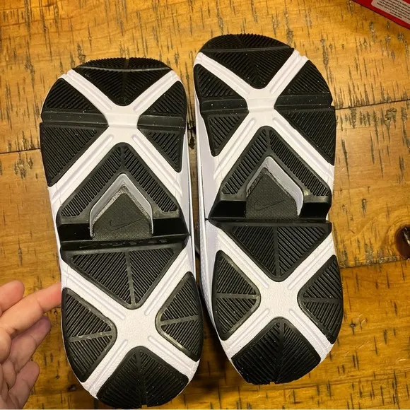 NWT NIKE Go FlyEase Easy‎ On/Off Shoes White/Black