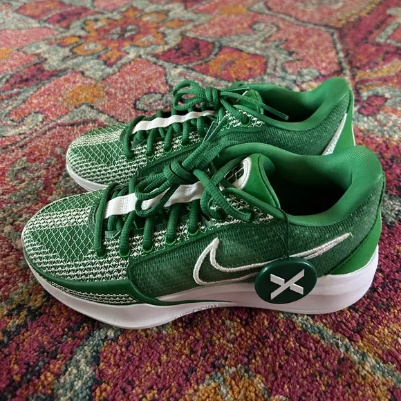 NWT Nike | Women's Apple Green Sabrina 1 laceup basketball shoes great tread 6.5