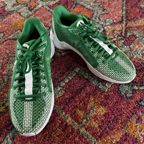 NWT Nike | Women's Apple Green Sabrina 1 laceup basketball shoes great tread 6.5