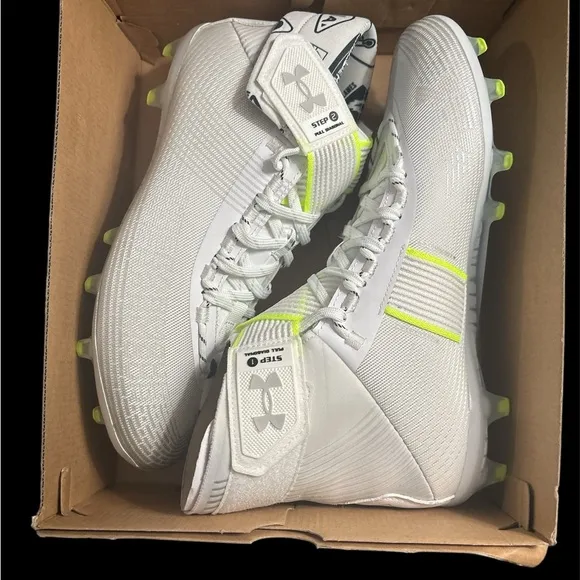 NWT Under Armour Men's Highlight MCFootball Cleats size 11